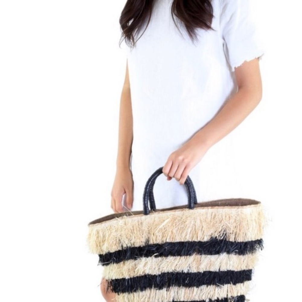 KAYU PIÑATA FRINGE STRAW TOTE BLACK AND TAN LEATHER HANDLE - Picture 4 of 15
